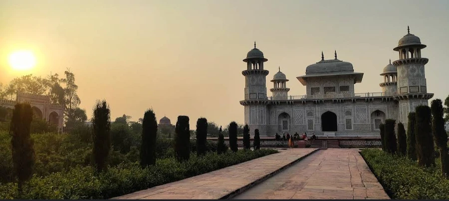 Best time to visit Agra
