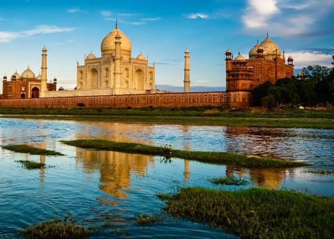 Private taxi packages covering Agra