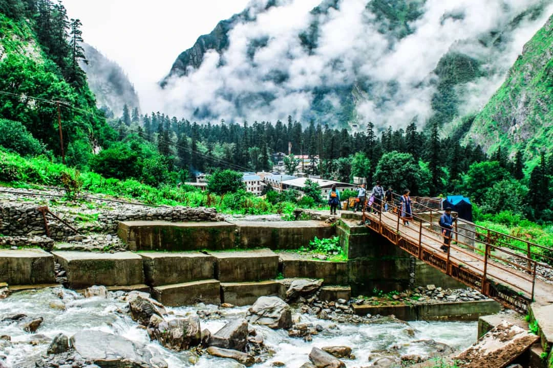 Ghangaria trekking trail in Ghangaria for route-specific taxi planning