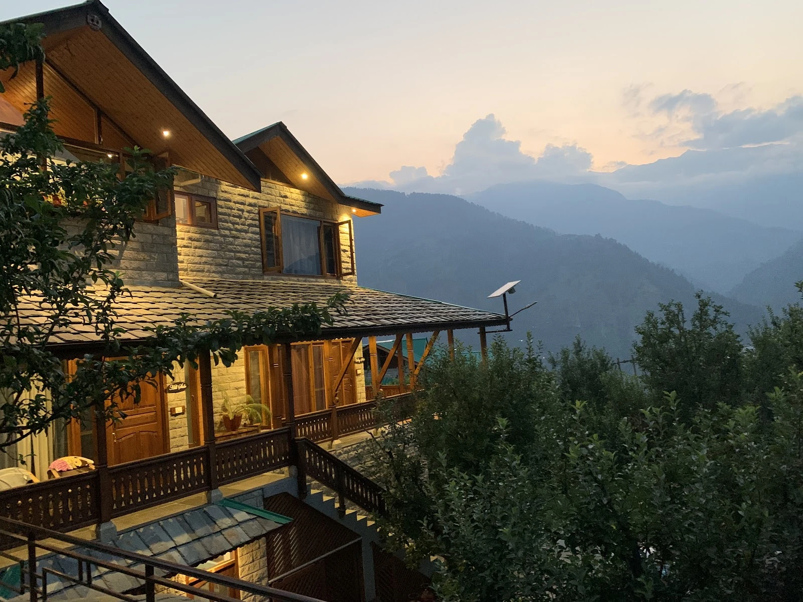 Private taxi packages covering Manali