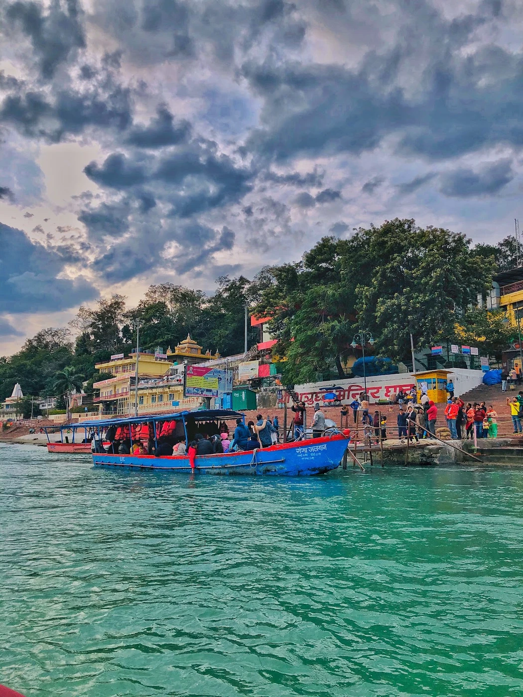 Taxi routes to Rishikesh near Rishikesh Ganga riverfront Rishikesh Ganga riverfront in Rishikesh for route-specific taxi planning