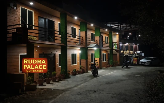 Rudra palace Guptkashi yatra hotel stay
