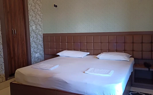 Alka Hotel Varanasi yatra hotel stay