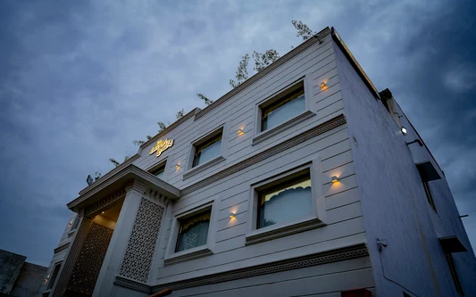 Amritara Ramila Kutir Ayodhya yatra hotel stay