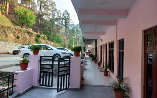 Hotel Pine Wood Barkot yatra hotel stay