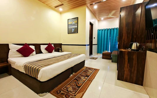 Hotel Saraswati Mount Abu yatra hotel stay