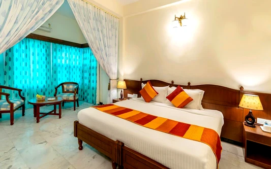 Hotel Sarovar on Pichola Udaipur package hotel stay