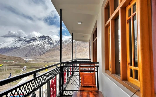 Hotel White House Kaza package hotel stay
