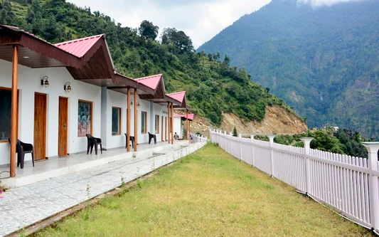 La Fiyoli Resort , The Best Hotel and Resort In Phata Guptkashi yatra hotel stay
