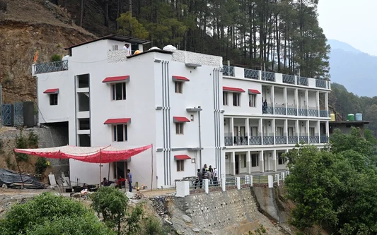 PINE HILLS RESORT & RESTAURANT Barkot yatra hotel stay