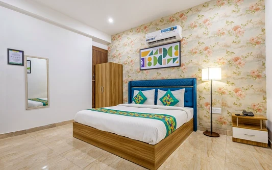 Treebo Ayodhya Grand Ayodhya yatra hotel stay