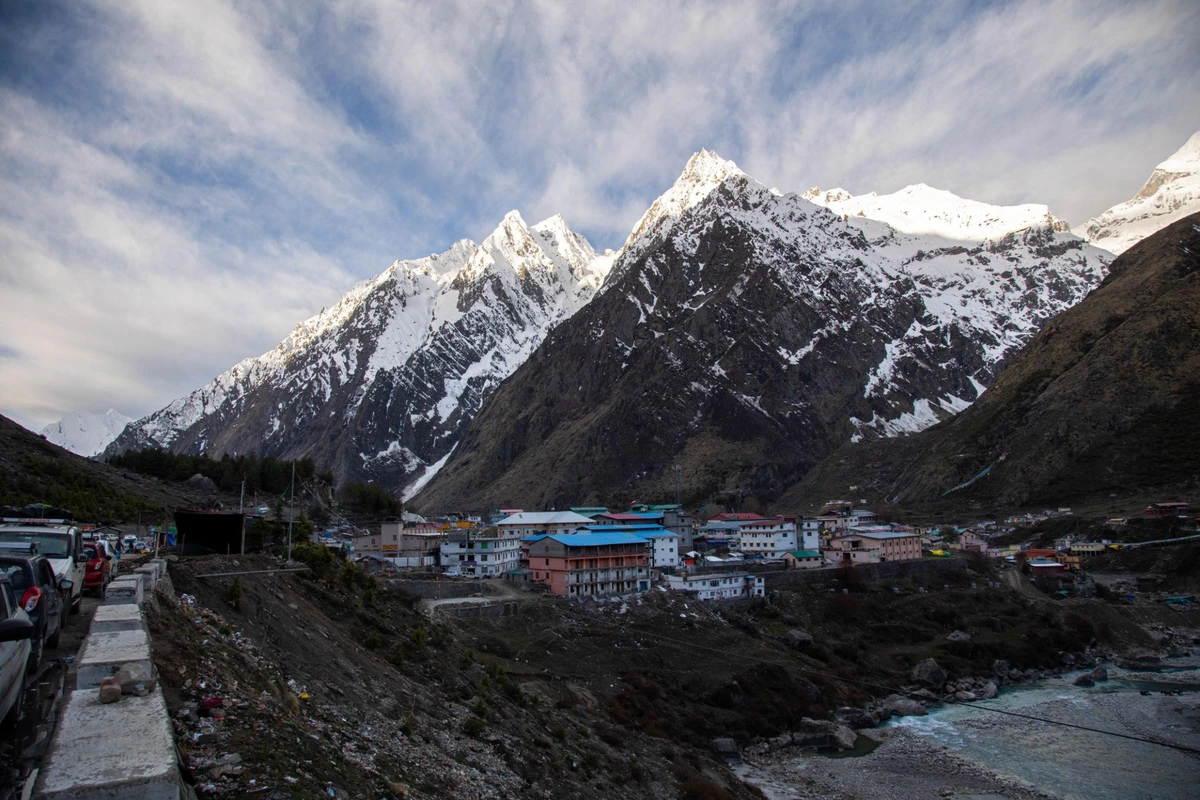 Badrinath town alaknanda river in Char Dham Yatra by Helicopter (Ex-Dehradun) gallery image 2