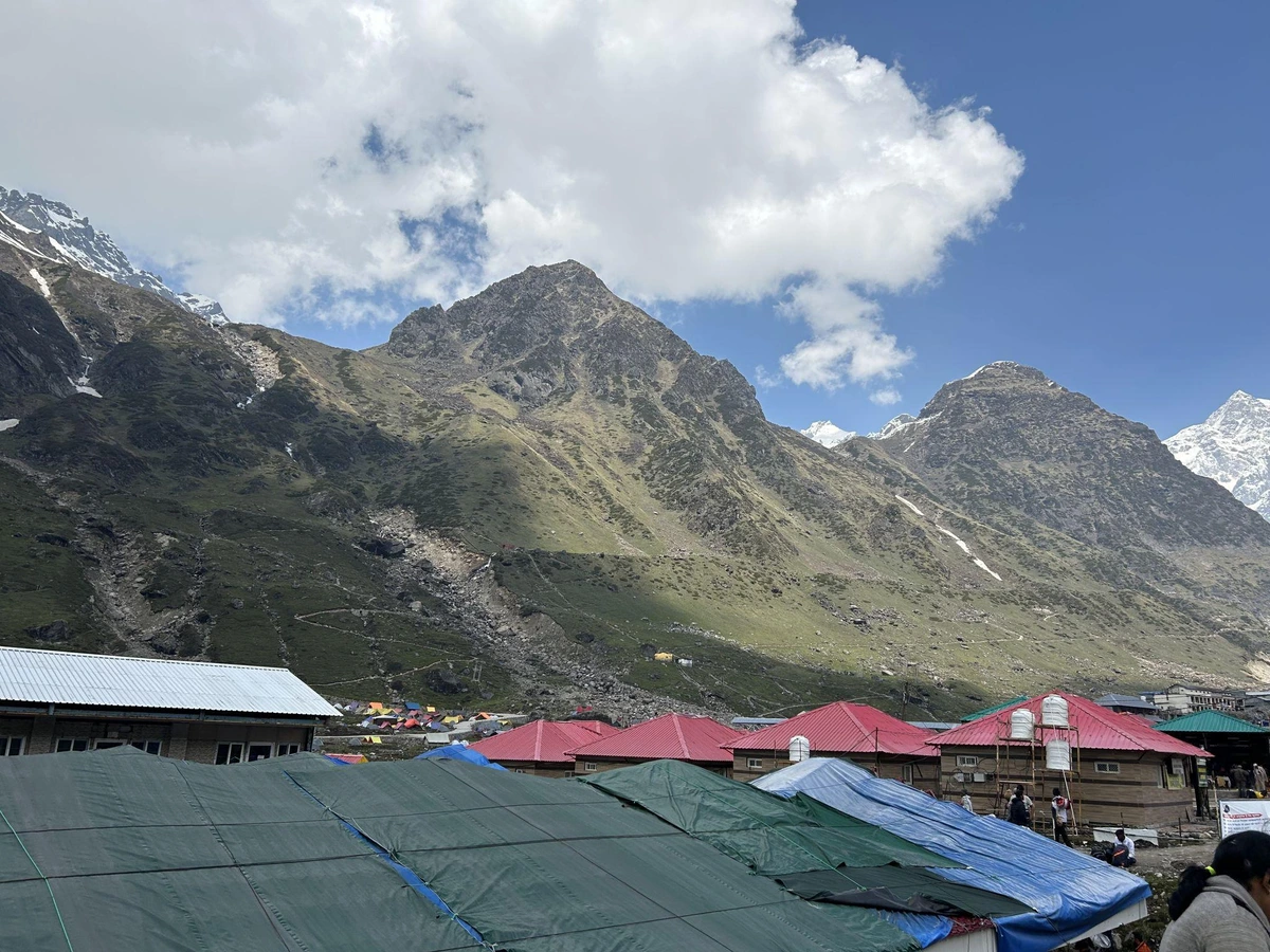 Pilgrims resting in Badrinath Kedarnath Yatra Package from Haridwar gallery image 3