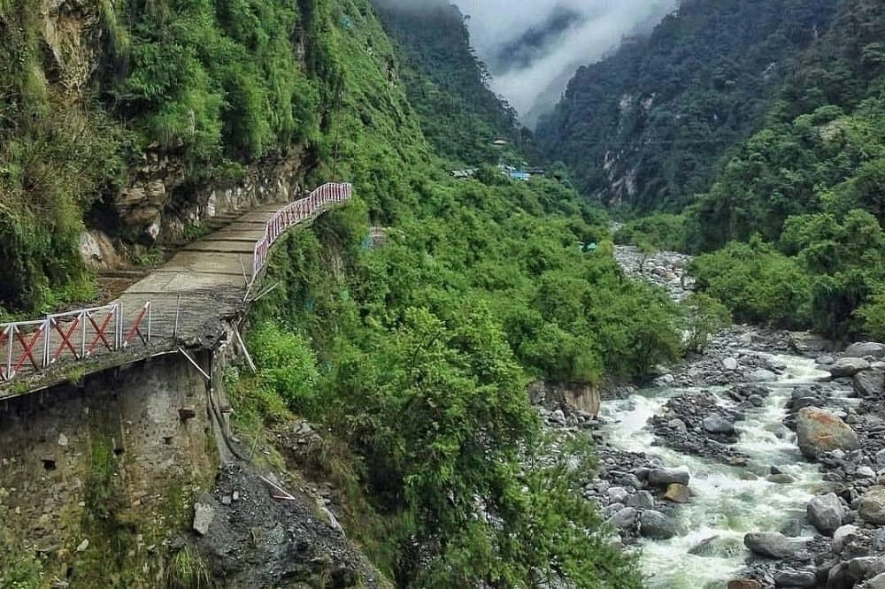 Day 1: Scenic Drive to Barkot