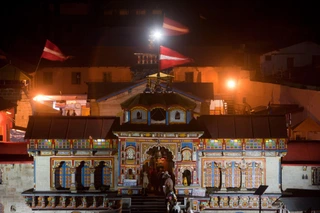 Badrinath temple night view for Badrinath Kedarnath Yatra Package with Helicopter (Ex-Haridwar) itinerary