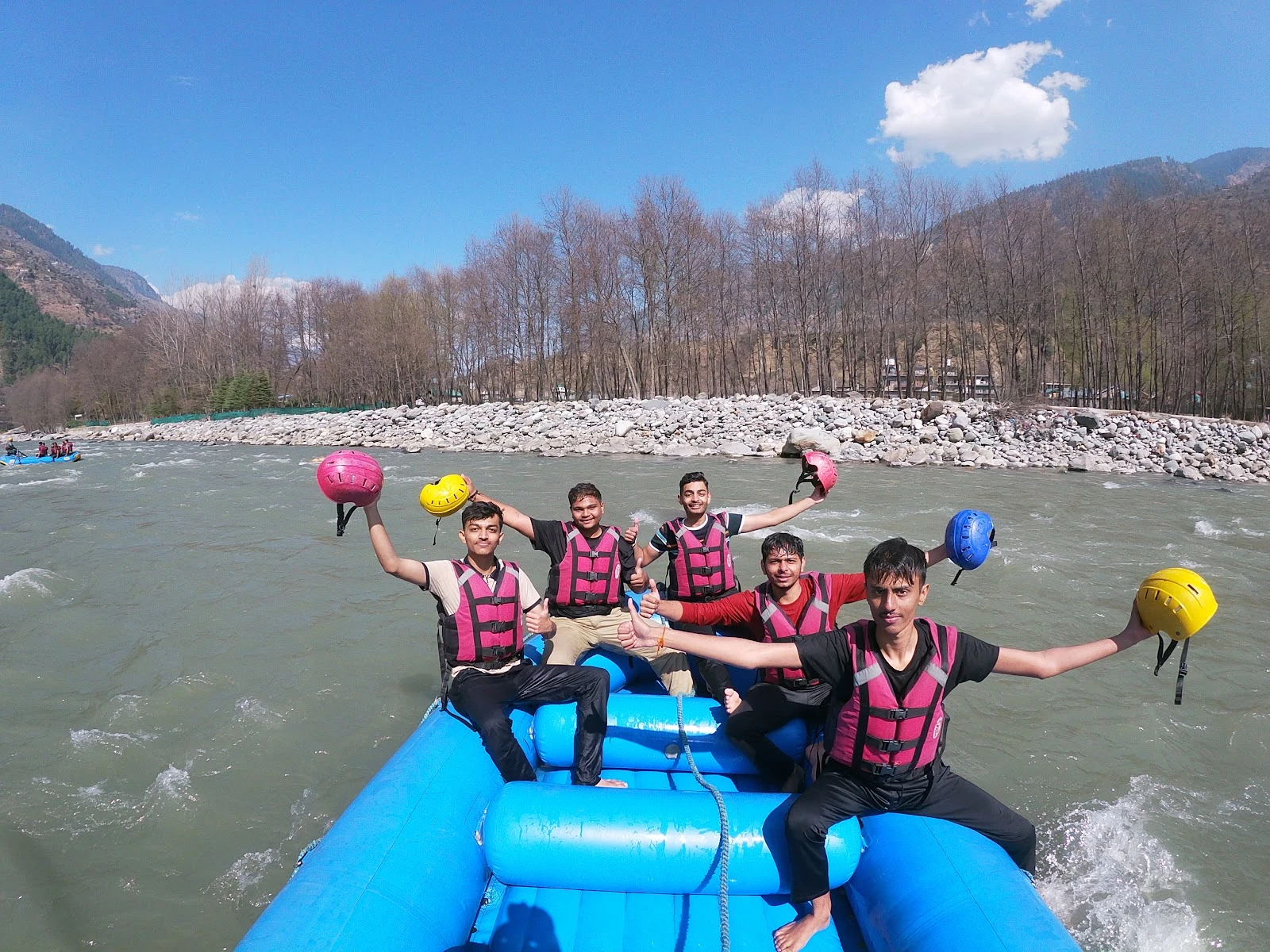 River Rafting Point Kullu sightseeing stop on Chandigarh Shimla Manali Taxi Package route