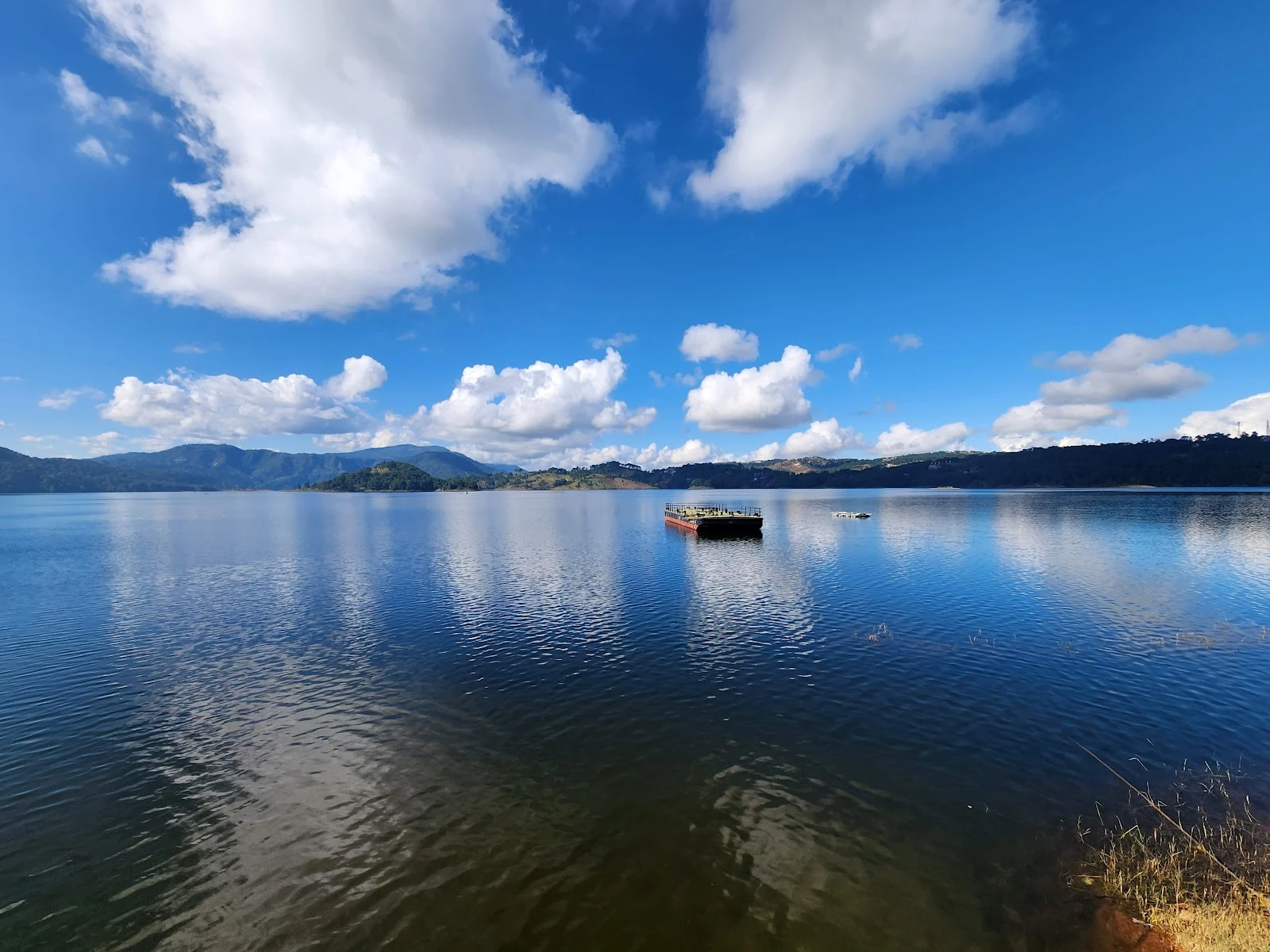 Umiam Lake sightseeing stop on Shillong Cherrapunjee Dawki Guwahati Taxi Package route