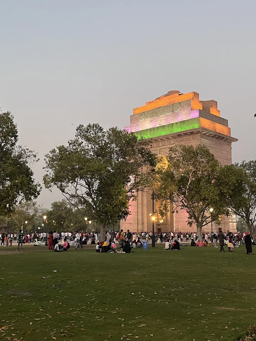 India Gate sightseeing included in Delhi Agra Shimla Tour Package