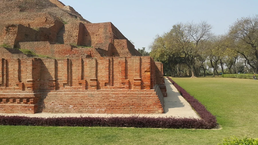 Chaukhandi Stupa Sarnath Varanasi photo 4 in Varanasi