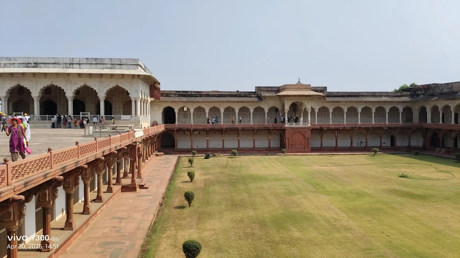 Jahangir Palace photo 3 in Agra