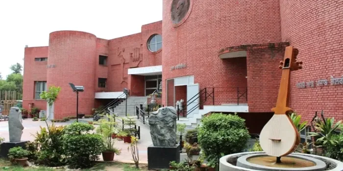 Pracheen Kala Kendra sightseeing included in Himachal Show Trip