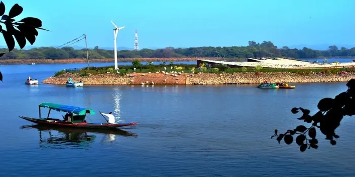 Sukhna Lake sightseeing included in manali tour 08 night